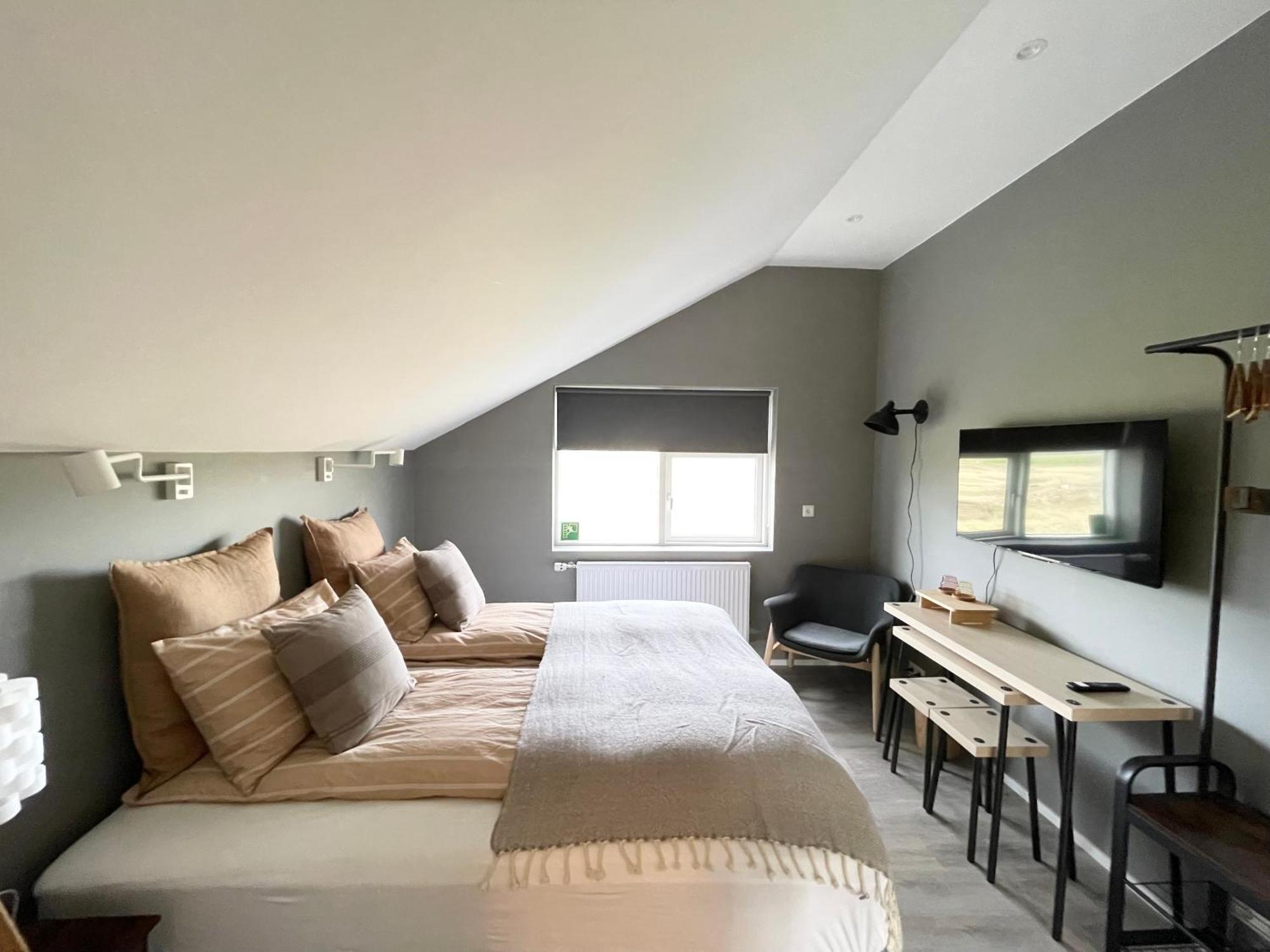 Lindarholl Guesthouse Stori-Bakki Exteriör bild