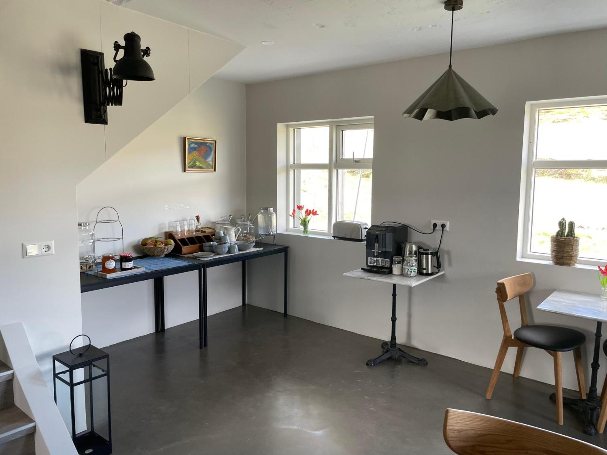 Lindarholl Guesthouse Stori-Bakki Exteriör bild