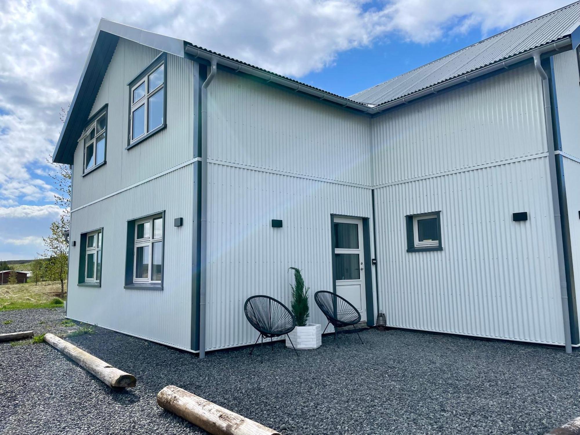 Lindarholl Guesthouse Stori-Bakki Exteriör bild