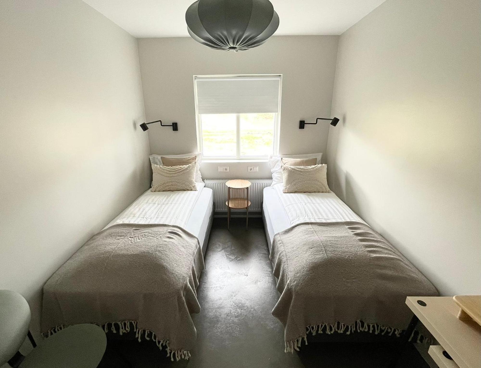 Lindarholl Guesthouse Stori-Bakki Exteriör bild